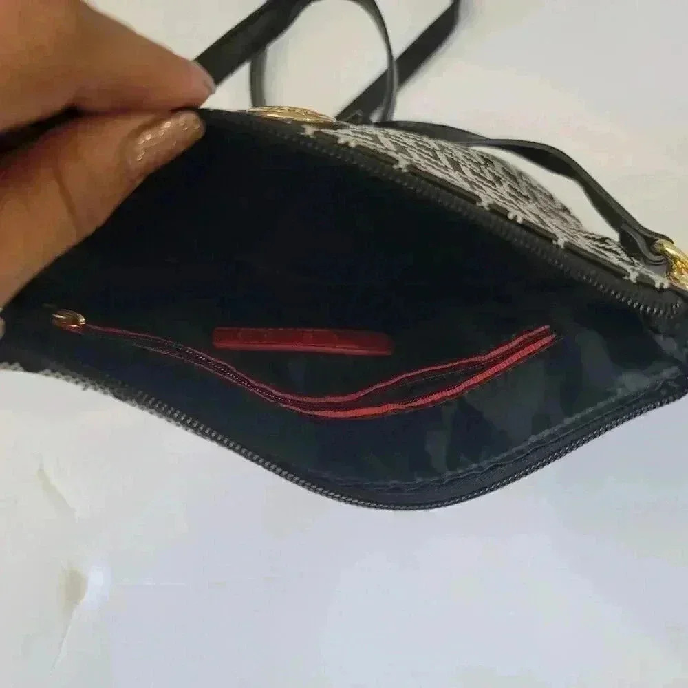 TOMMY HILFIGER MONOGRAM CROSSBODY MESSENGER BAG PURSE Black/White Gold Hardware - Picture 6 of 9